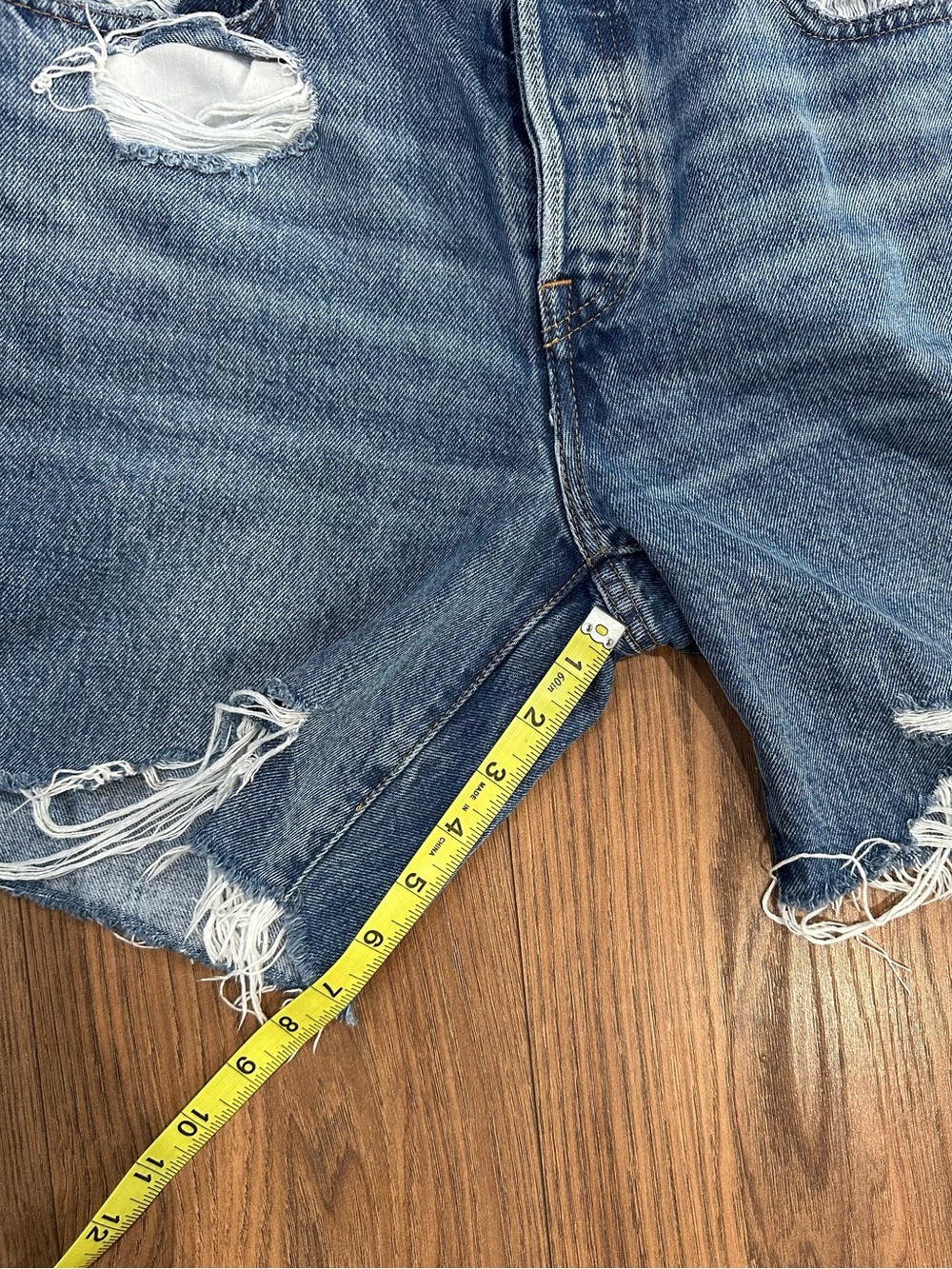 Levi’s 501 90s Distressed Denim Shorts - Picture 3 of 6